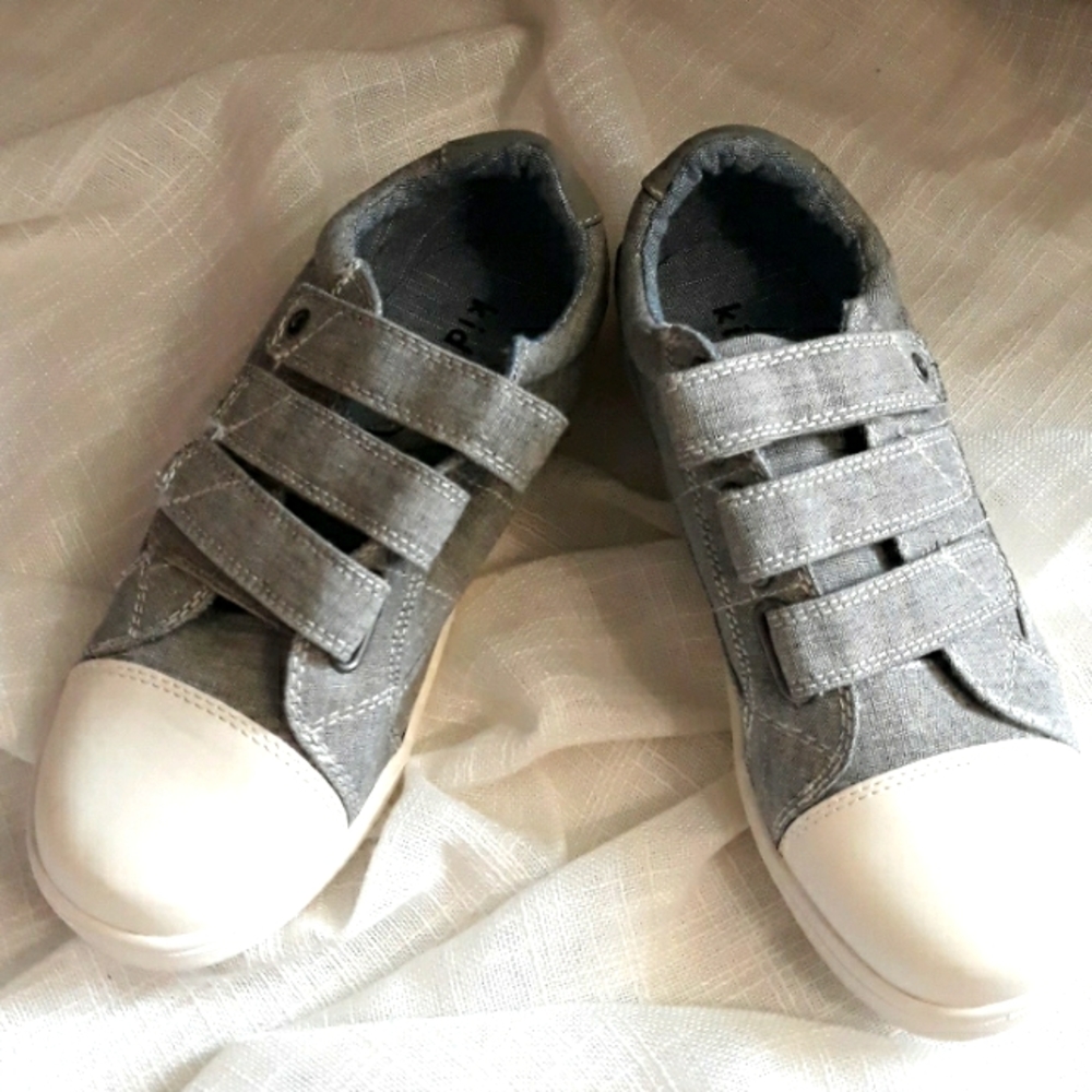 Kidpik grey canvas womens sneakers. New. Size 5